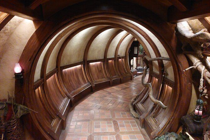2-Day Hobbiton, Rotorua, Waitomo Caves Tour from Auckland with Accommodation - Hobbiton Movie Set: walking the Shire without the planning headache