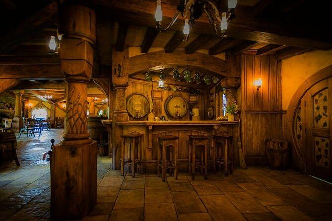 2 Day Waitomo Caves, Hobbiton Movie Set and Rotorua Tour from Auckland - Why an Auckland to Rotorua overnighter beats a day trip