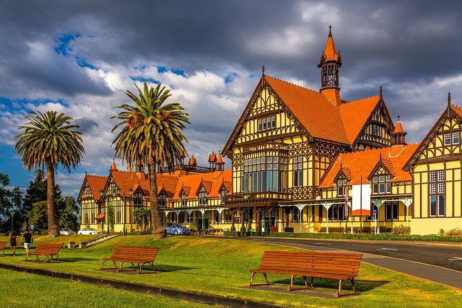 2 Day Waitomo Caves, Hobbiton Movie Set and Rotorua Tour from Auckland - Māori evening show and hangi dinner: what you’ll feel and what to watch