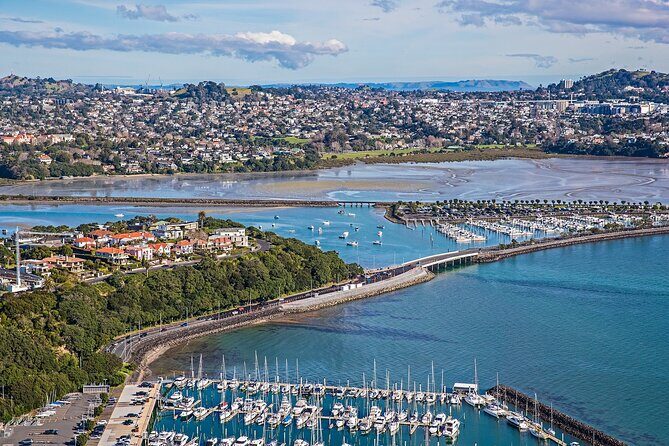 5-Day Bay of Islands, Auckland, Hobbiton, Rotorua & Waitomo Tour - Hotels and day-to-day logistics that make this easier