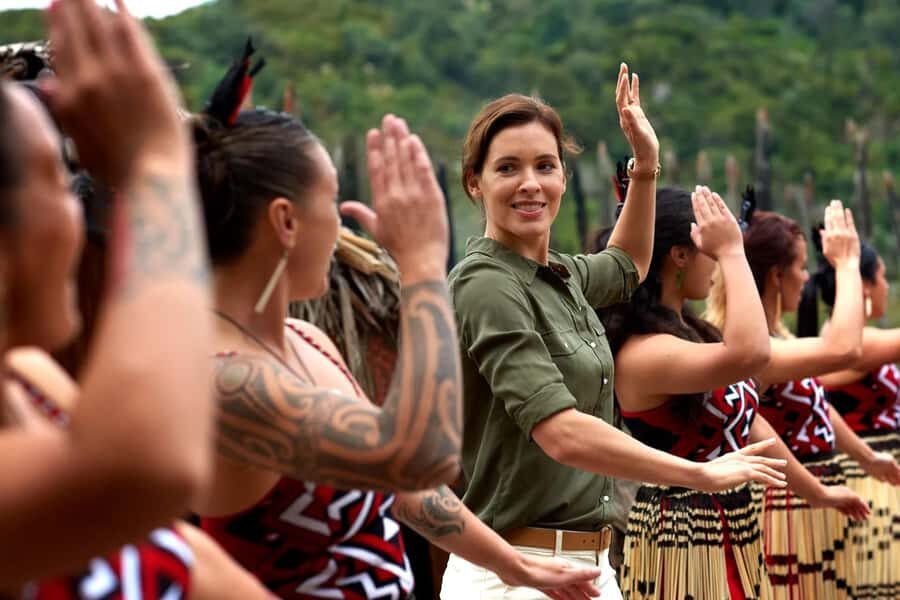 AKL: Te Puia Maori Haka, Kiwi Birds, Redwood & Blue Springs - Auckland-to-Rotorua timing: the day starts before your coffee