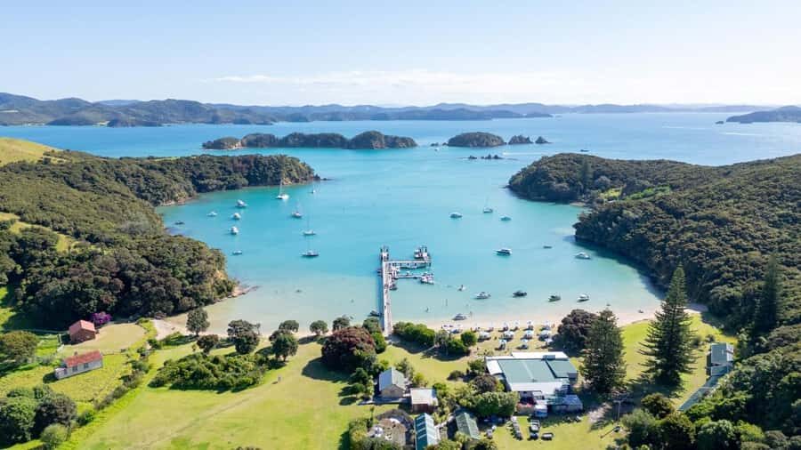 Auckland: 2-Day Bay of Islands Small Group Tour with Cruise - Opononi Beach stop: a breather before the Waitangi jump