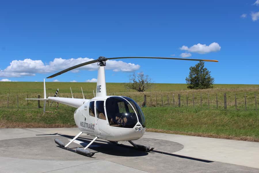 Auckland: 20min Helicopter scenic flight - City & Volcanoes - Harbour Bridge, Chelsea Sugar Works, and Eden Park: seeing Auckland’s landmarks from above