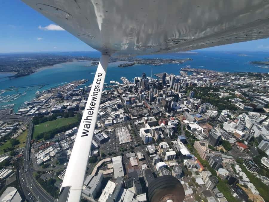 Auckland: Auckland City & Hauraki Gulf Scenic Flight - Hauraki Gulf islands en route to Auckland’s center