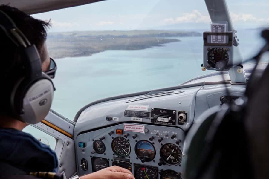 Auckland: Auckland City & Hauraki Gulf Scenic Flight - Harbour Bridge, Davenport Naval Base, and North Head views