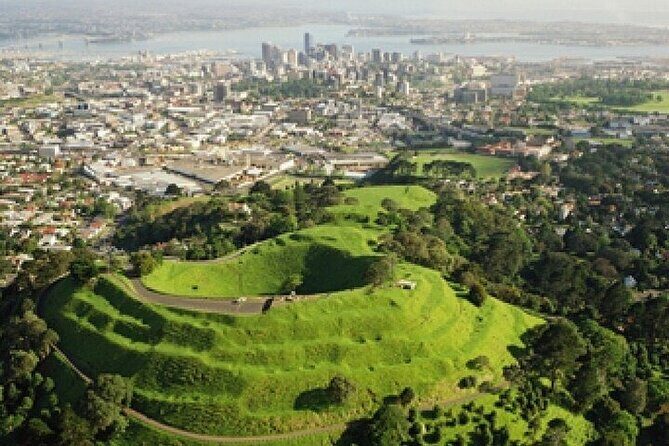 Auckland City Highlights Private Tour - The Harbour Bridge crossing: a moving viewpoint with real context