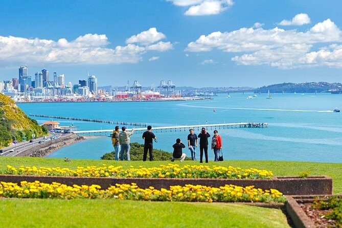 Auckland City Private Tour for Couples. Be chauffeur driven with added extras. - Why a chauffeur-led couples tour works in Auckland