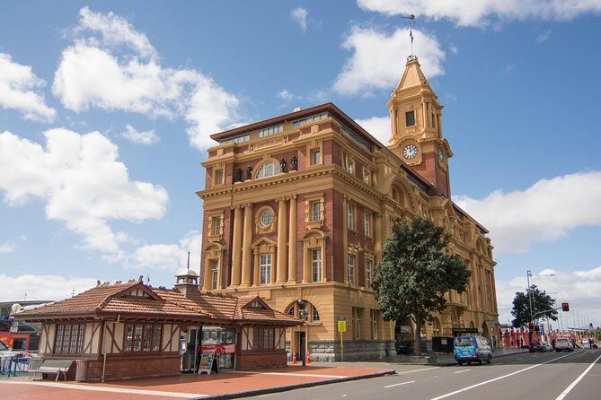 Auckland City Small-Group Morning Discovery Tour - Queen Street to Ponsonby: you start with the city’s “street-level Auckland”