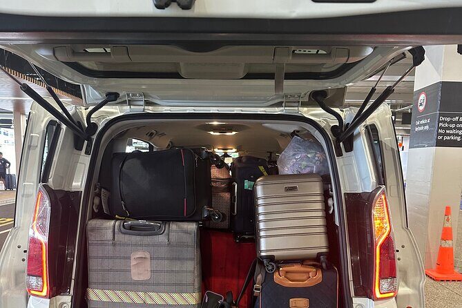Auckland Downtown Hotel Transfers to/from Cruise Ship in Minivan - The 15-Minute Minivan Ride Through the City’s Slopes
