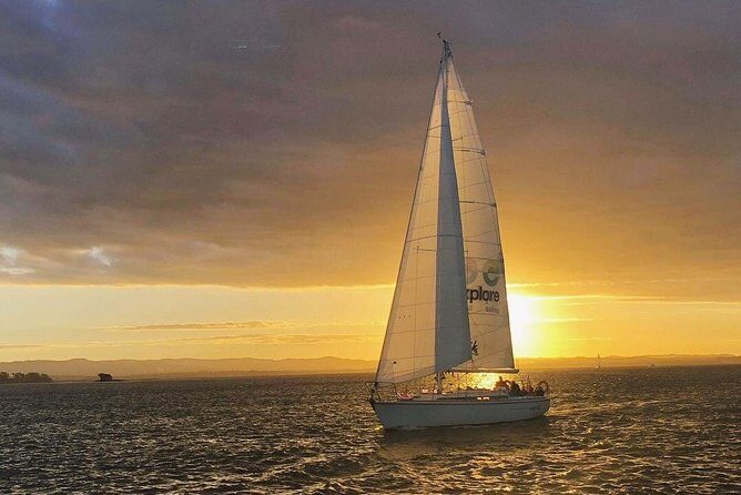 Auckland Harbour Sailboat Cruise Including Three Course Dinner - A 3-course dinner on a sailboat: what to expect (and what to watch for)