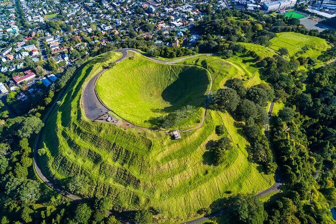 Auckland Highlight Attractions Small Group Tour - The guide effect: Sam’s stories and the small touches that matter
