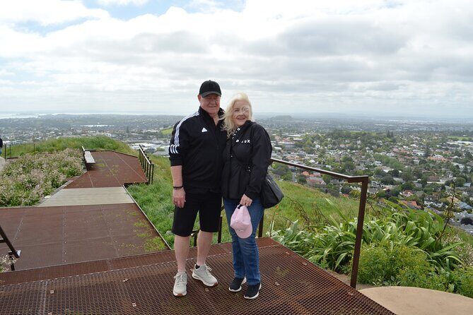 Auckland Highlights Full Day Guided Tour - Piha Beach: black sand, Lion Rock, and West Coast drama