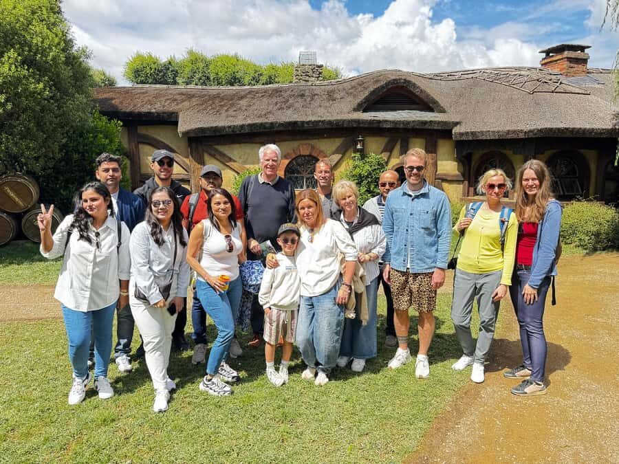 Auckland: Hobbiton and Rotorua Day Tour including Te Puia - Key highlights to know before you go