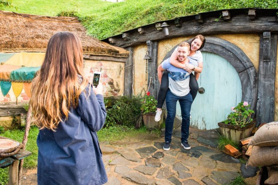 Auckland: Hobbiton Movie Set Tour with Lunch - What to pack (and what to skip)