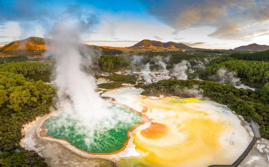 Auckland: Hobbiton, Rotorua and Wai-O-Tapu Day Tour - Inside Hobbiton: the 2.5-hour guided tour that makes the details click