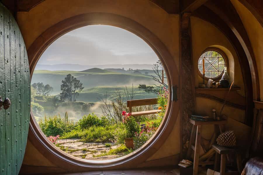 Auckland: Hobbiton, Rotorua and Wai-O-Tapu Day Tour - Green Dragon Inn: the small pause that makes the set feel complete