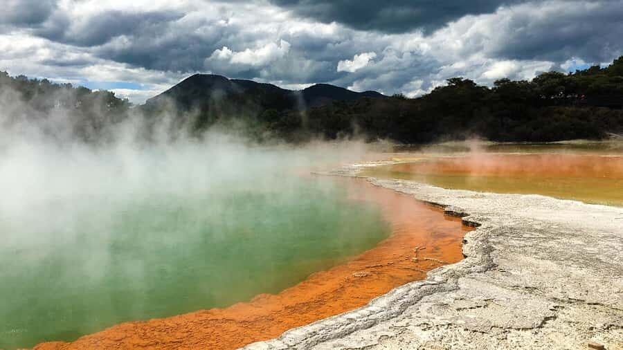 Auckland: Hobbiton, Rotorua and Wai-O-Tapu Day Tour - Pace and timing: why this day tour feels packed