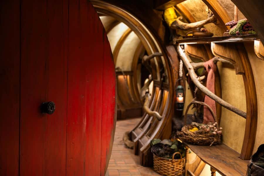 Auckland: Hobbiton & Waitomo Glow Worm Caves Private Tour - The Green Dragon Inn Drink and the Lunch Break Timing
