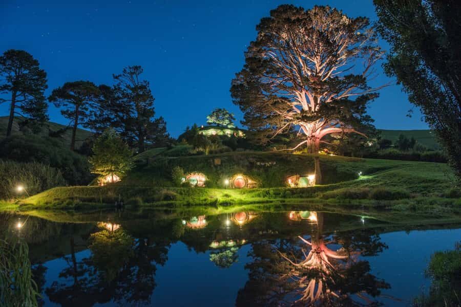 Auckland: Hobbiton & Waitomo Glow Worm Caves Private Tour - Hobbiton Movie Set: Guided Set-Walking with Real Stops, Not Just Screenshots