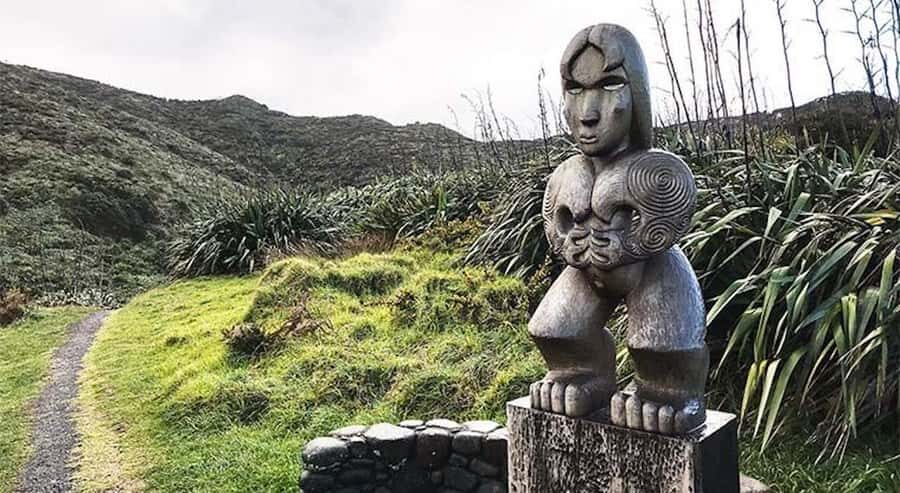 Auckland: Piha Beach, Rainforest, & Mount Eden Private Tour - Waitākere Ranges Rainforest Walk: Kauri, Nikau, and a Hidden Waterfall