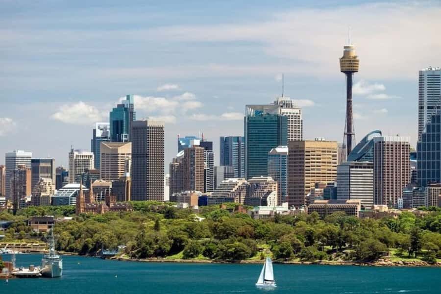 Auckland: Private Customizable Walking Tour with Local Guide - The walking portion: photo stops, guided time, and real orientation