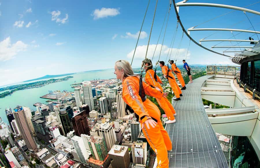Auckland: Sky Tower SkyWalk - 192m High Edge Walk - Your 90 minutes on the timetable (and what you do during it)