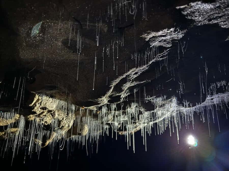 Auckland: Spellbound Glowworm Caves Explorer Tour - Te Ana o Te Atua: the second cave changes the mood