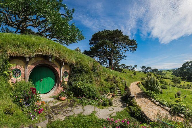 Auckland to Hobbiton Movie Set Private Tour - Price and value: is $561.62 per person actually fair?