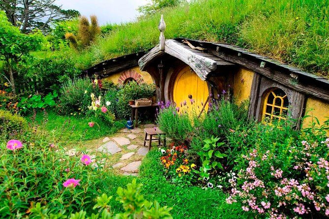 Auckland to Waitomo Caves and Hobbiton Movie Set Private Tour - Hobbiton Movie Set: Walking Through The Shire World