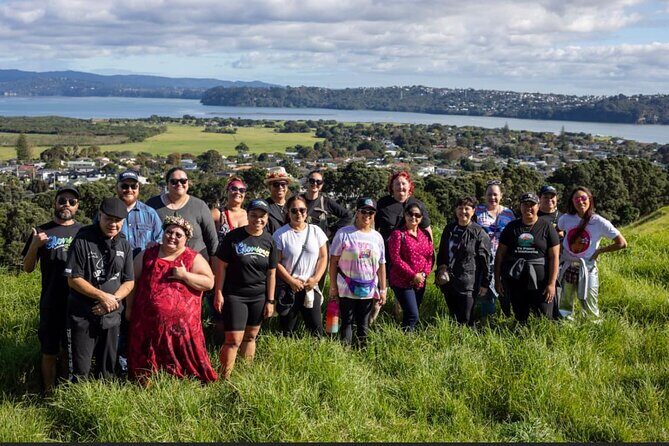 Auckland Urban Māori Experience with Transportation - Supporting local artisans: treasures that keep value local