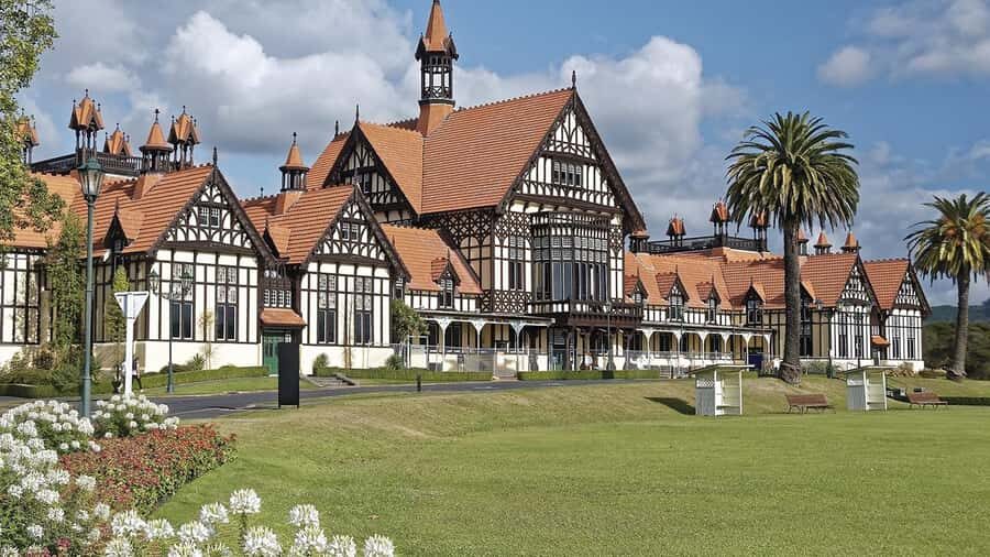 Auckland: Waitomo Caves & Rotorua - Te Puia Small-Group Tour - Price check: does $244 make sense for this mix of Waitomo + Te Puia?