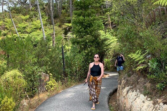 Cathedral Cove and Hot Water Beach Scenic Day Tour from Auckland - Sharma and the small-group feel: the difference between a trip and a day plan