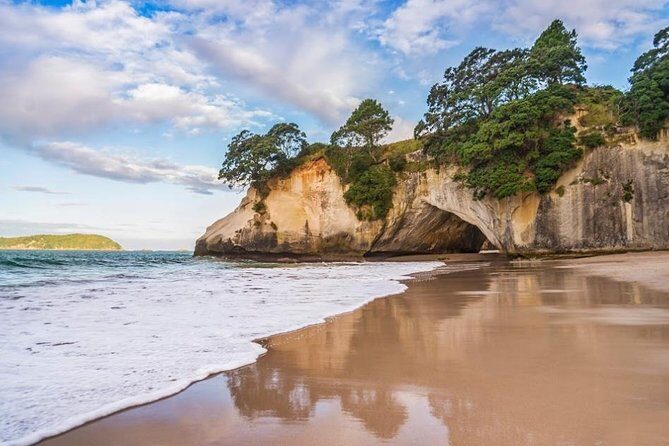 Coromandel Coastal Experience - Small Group Tour from Auckland - Cathedral Cove: how to enjoy the rock walk and still have fun at the beach