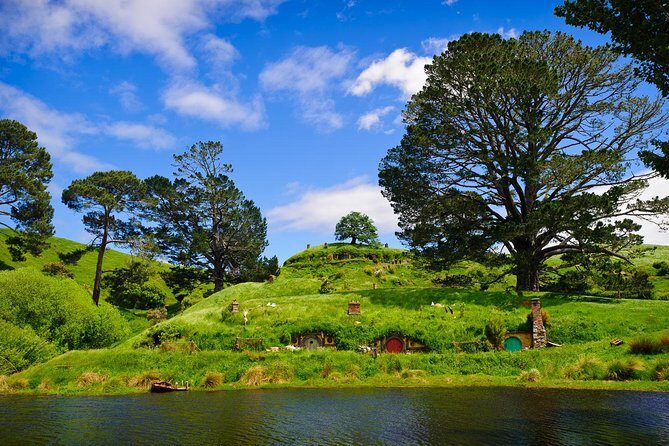 Day Tour Hobbiton + Rotorua from Auckland in Luxury Minibus - Key things to know before you go