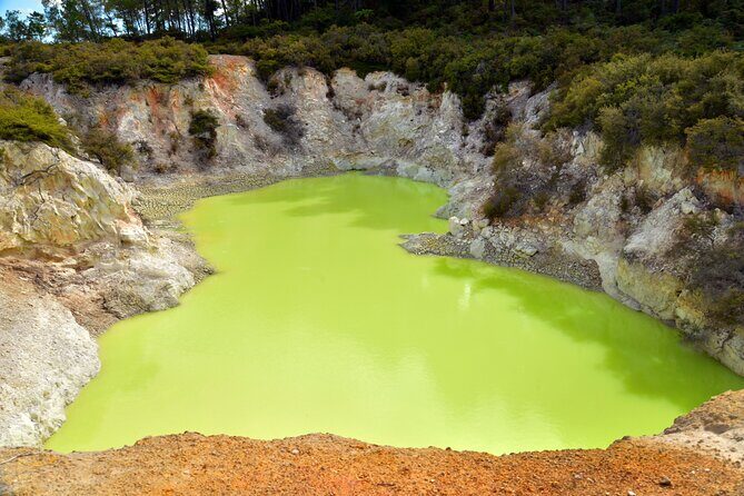 From Auckand: Waiotapu and Polynesian Spa Rotorua Day Tour - Small-group comfort: how the tour keeps the day smooth