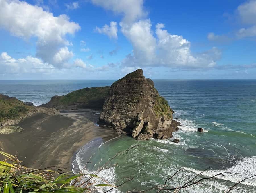 From Auckland: Guided Tour of Piha with Scenic Beach Walks - Piha North loop: native forest to the beach, caves again