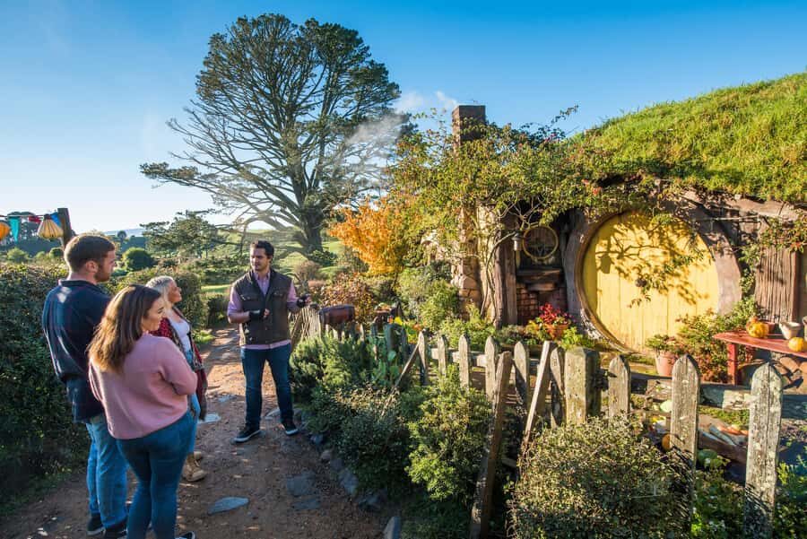 From Auckland: Hobbiton and Waitomo Day Tour with Lunch - Getting from Auckland to the Waikato farms: what the early start buys you