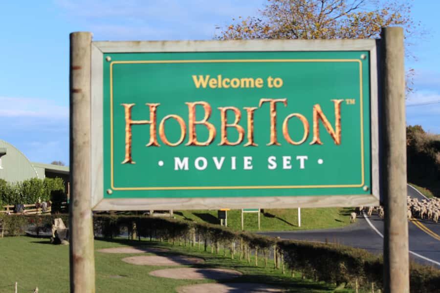 From Auckland: Hobbiton & Rotorua Tour with Lunch at Te Puia - Getting Out of Auckland: Central Pick-Up and Minimal City Chasing