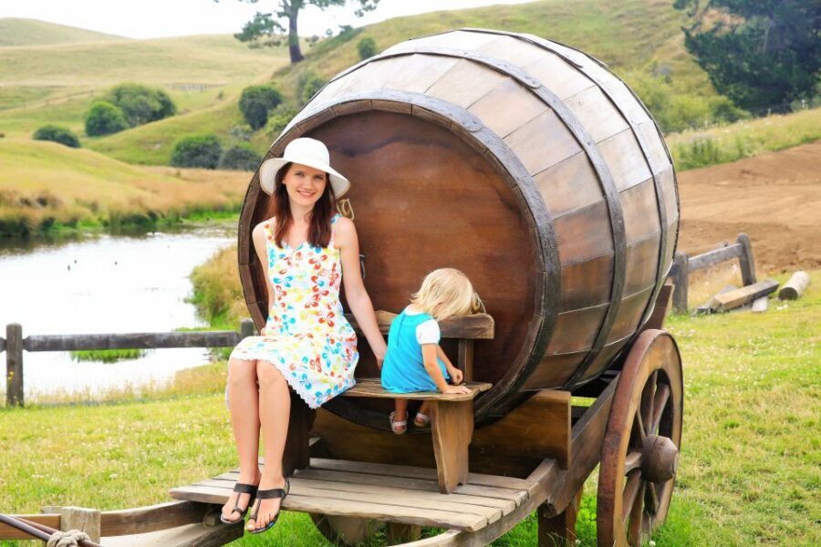 From Auckland: Hobbiton & Rotorua Tour with Lunch at Te Puia - The Road Trip Through Waikato and Bay of Plenty: Use the Time for Stories