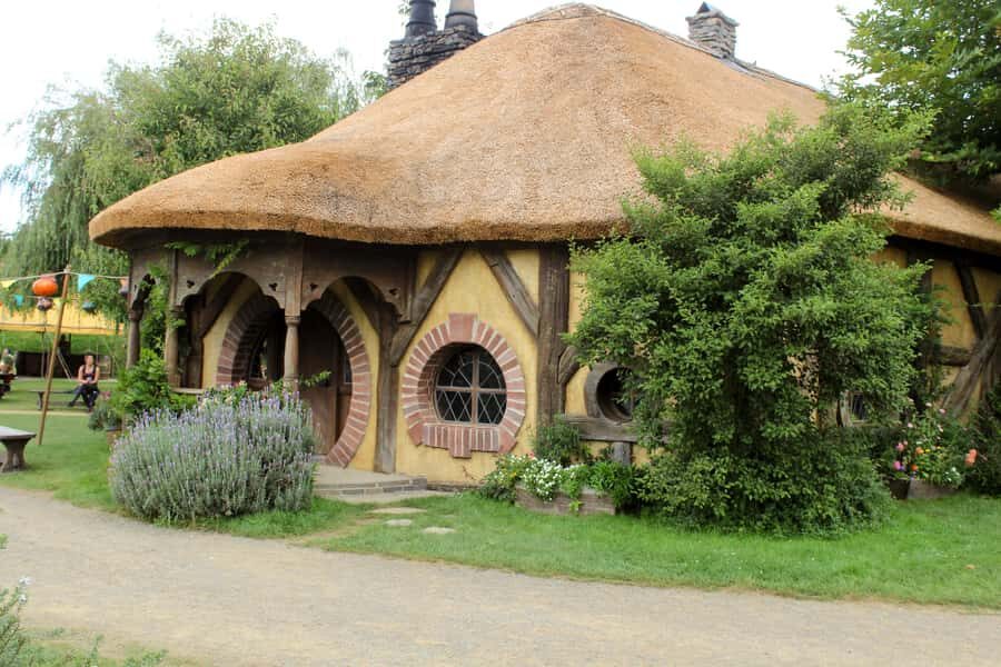 From Auckland: Hobbiton & Rotorua Tour with Lunch at Te Puia - Hobbiton Movie Set: 2.5 Hours, New Hobbit Holes, and Photo-Ready Stops