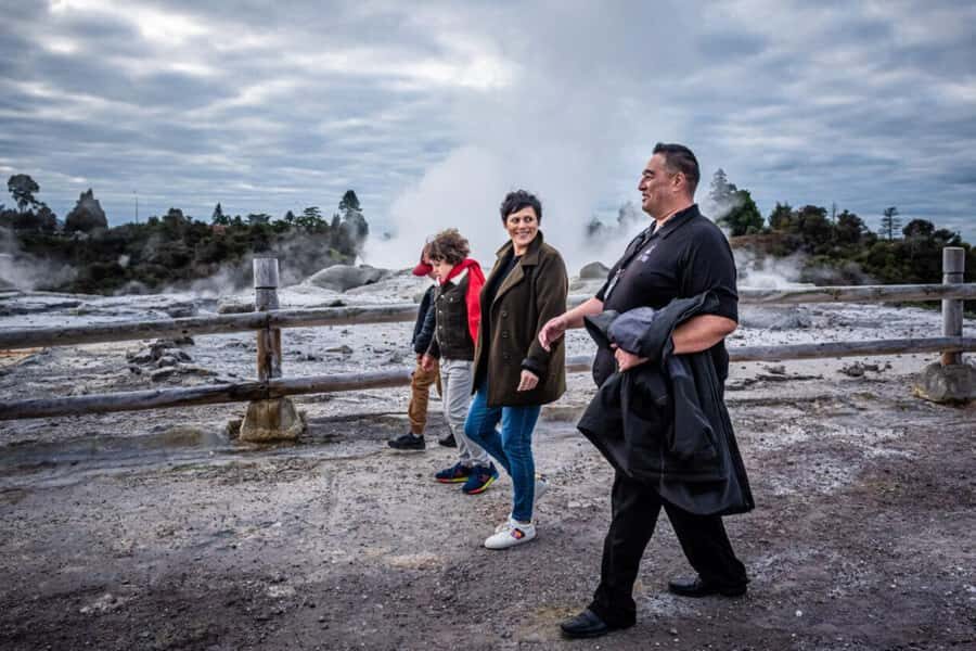 From Auckland: Rotorua Te Puia, Haka & Polynesian Spa Tour - Quick hits