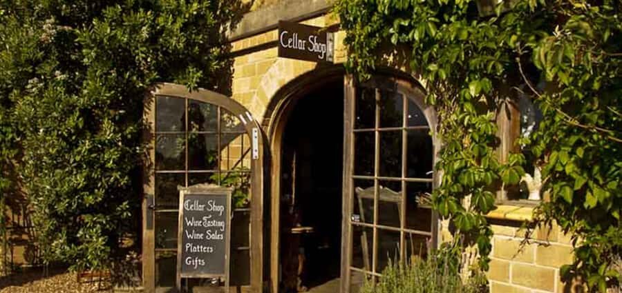 From Auckland: Waiheke Island Wineries' Tour - Lunch on your terms: the 1.5-hour break you’ll thank yourself for