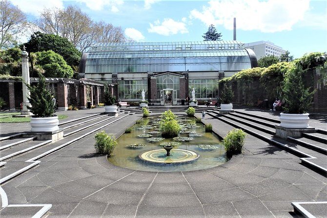 Half-Day: Small Group Auckland Scenic Tour - 4 HOURS - Devonport’s Old Town Feel: Villas, Details, and Sea Views