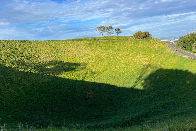 Half-Day Tour: AUCKLAND CITY Highlights with Hotel Pickup - Tamaki Drive coastline photos, with a scenic rhythm