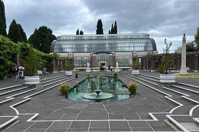 Half-Day Tour: AUCKLAND CITY Highlights with Hotel Pickup - Mount Eden: the 360-degree viewpoint you can fit into one morning