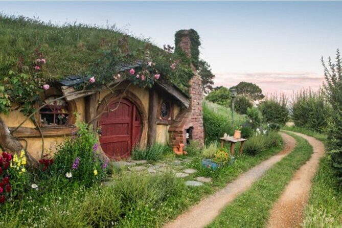 Hobbiton and Waitomo Caves Arrive in Comfort and Style - Tips to make the day go smoothly (based on what the day requires)