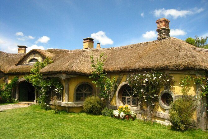 Hobbiton and Waitomo Caves Small Tour from Auckland - Green Dragon Inn: the easy wind-down at the end