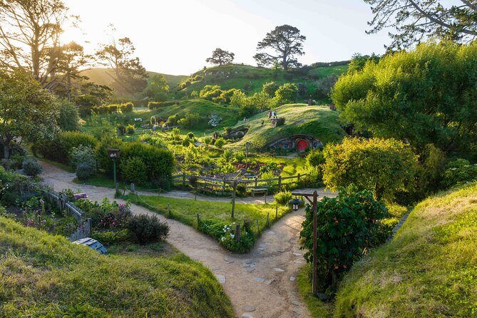 Hobbiton Movie Set and Hamilton Gardens Small Group-from Auckland - Why this Hobbiton-and-Hamilton Gardens day works from Auckland