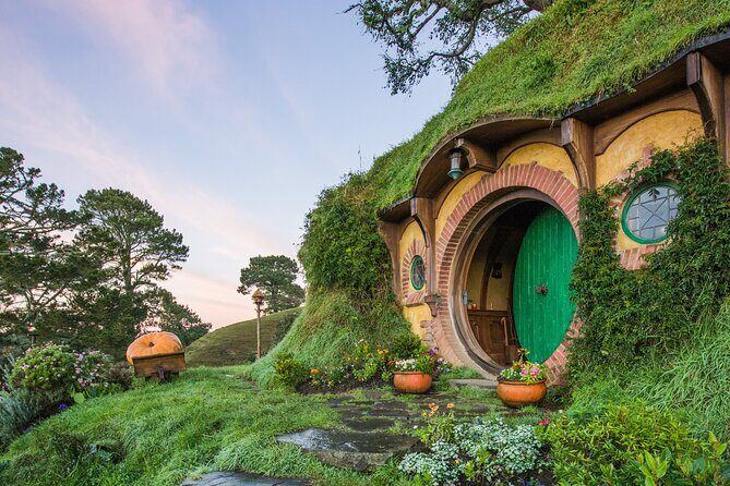 Hobbiton Movie Set Experience: Private Tour From Auckland - Auckland-to-Waikato drive: commentary, coffee, and Kaimai views