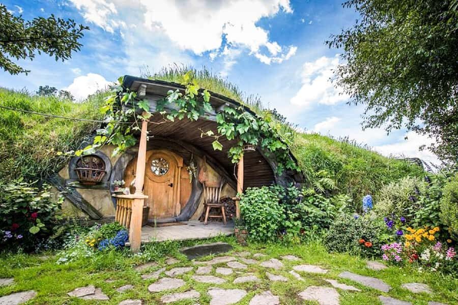 Hobbiton Movie Set & Rotorua Premium Day Tour from Auckland - A 12-hour “two icons” day from Auckland